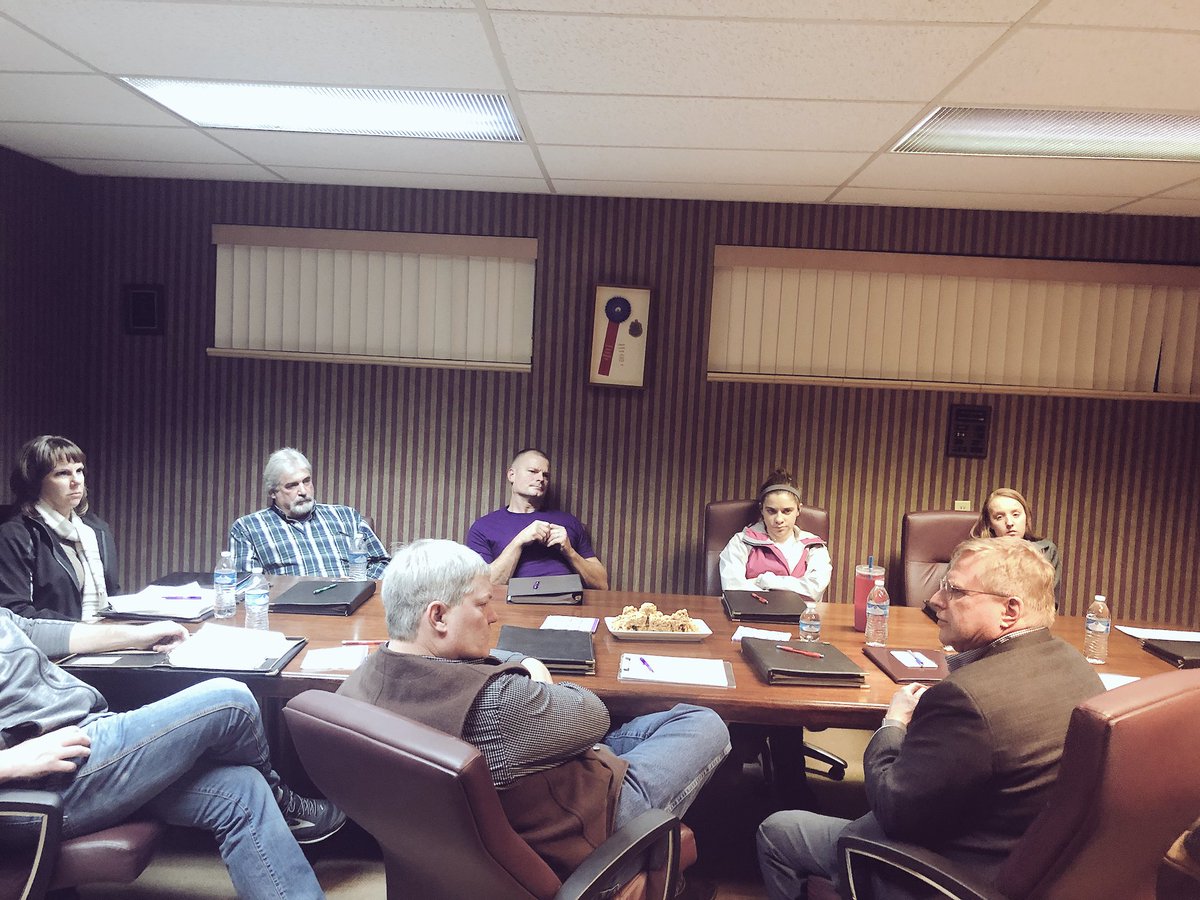 Big thanks to the Finney County Farm Bureau board for inviting me to share my vision of building a better Kansas last night! Always nice to see some future Ag leaders in attendance as well! #BuildABetterKansas #ksleg