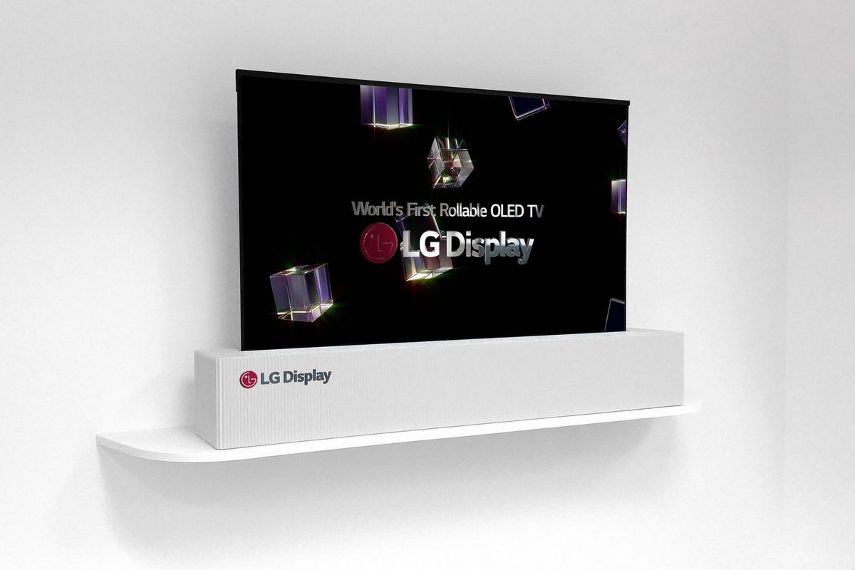 Trend_Inspector's tweet photo. Ce n’est pas la première fois que LG présente un prototype d’écran enroulable, mais celui-ci a des dimensions particulièrement impressionnantes. Le moniteur OLED 4K mesure en effet 65 pouces et peut se cacher dans une sorte de coffrage. 📺 https://t.co/vvxC9iBD4a