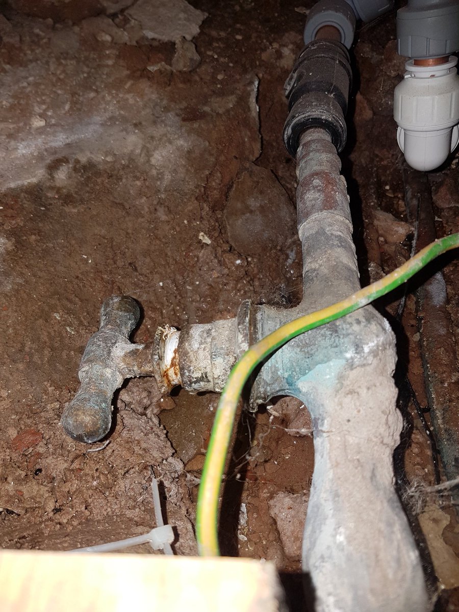 EastlancsCBS's tweet photo. Has your property been affected by the cold weather? Burst pipes are common at this time of year so if your home or business premises is damaged and you are thinking of claiming on your buildings insurance then we can help. All trades covered across #Manchester and #Lancashire https://t.co/0JmMBxqX8a