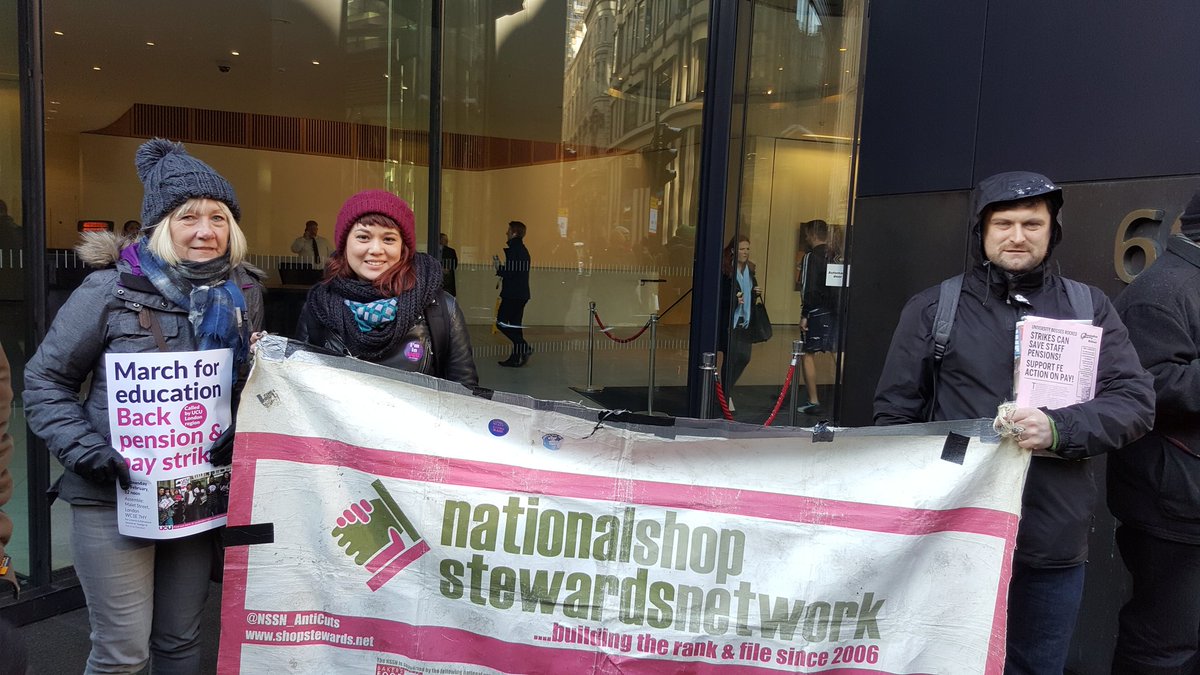 NSSN_AntiCuts's tweet photo. #DontMessWithUSS - #NSSN supporting @ucu lobby of #USS talks #strikeforuss #USSstrike #ucustrikes https://t.co/8jHezWFZQS