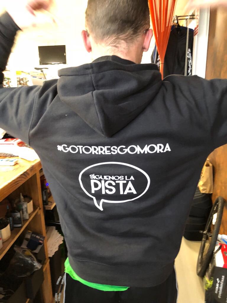 JeromofullGas's tweet photo. Pistards.. ciclistas todos con @GoTorresGoMora #kingsofaro a darlo todo en #Apeldoornchampionworlds #menorcapower #valenciapower #españapower @alberttorresb @SebastianMoraV @RFECiclismo @weareBimont #fullgasss #fullflame https://t.co/2HVdJh3p61