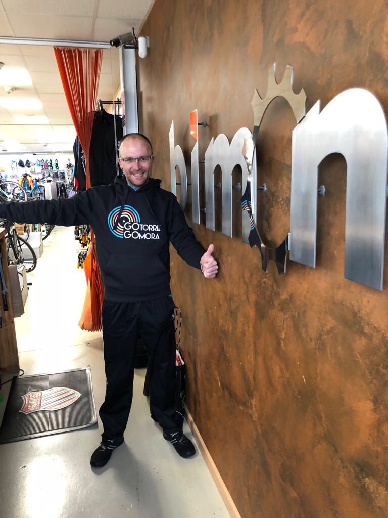 JeromofullGas's tweet photo. Pistards.. ciclistas todos con @GoTorresGoMora #kingsofaro a darlo todo en #Apeldoornchampionworlds #menorcapower #valenciapower #españapower @alberttorresb @SebastianMoraV @RFECiclismo @weareBimont #fullgasss #fullflame https://t.co/2HVdJh3p61