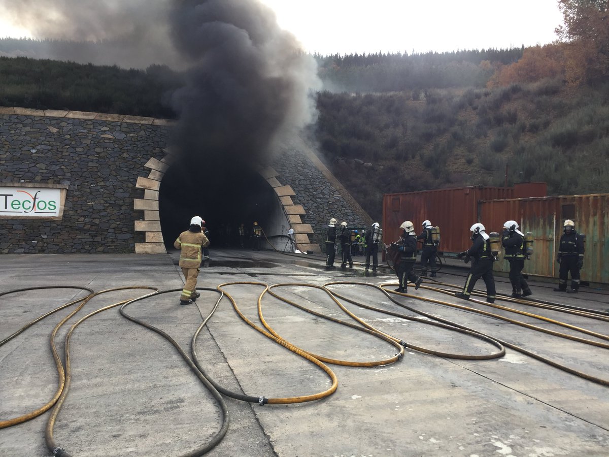 Here some pictures about the #demonstrations took placed in the test tunnel facility of Santabarbara during #firefighting trials conducted by @seganosa. 
The camera showed persistence with dense fumes, and good capabilities for people, fire detection and temperature measurement.