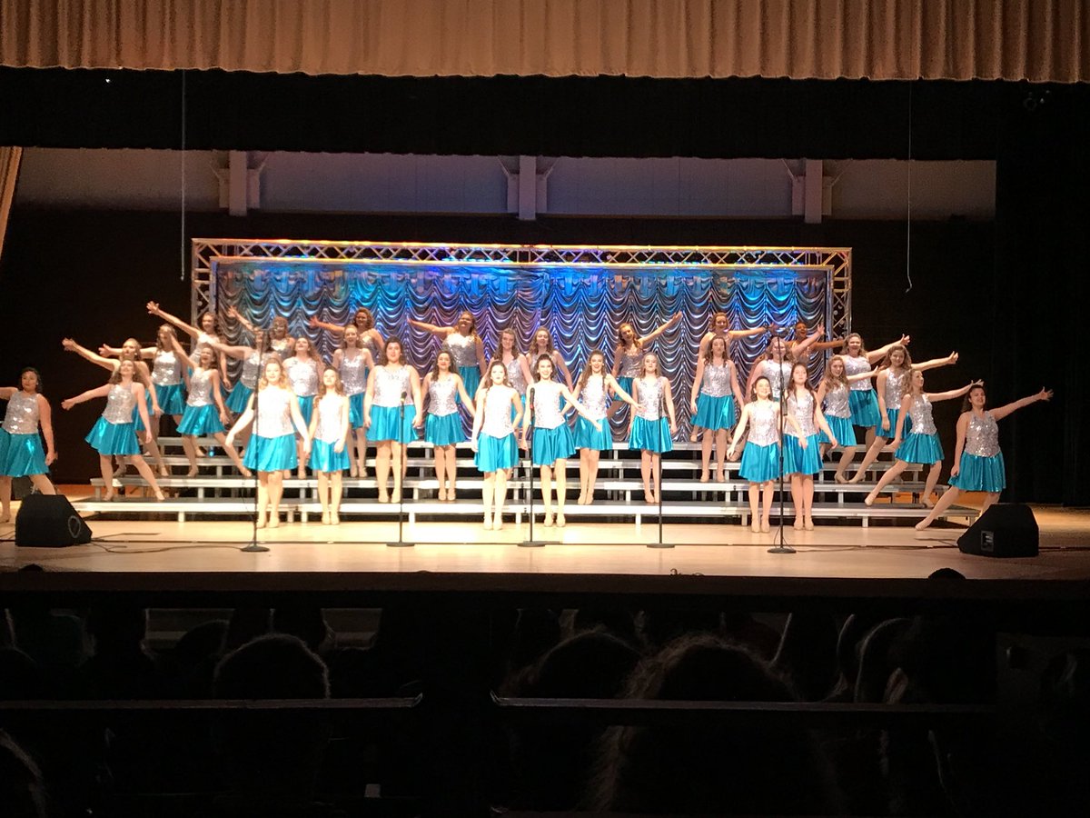 CClaytonNPHS's tweet image. Born to boogie!
💎💎💎💎💎💎💎💎
#newpalproud #CreateExtraordinary @SouthernHancock @dragondirector @NPHSDragons