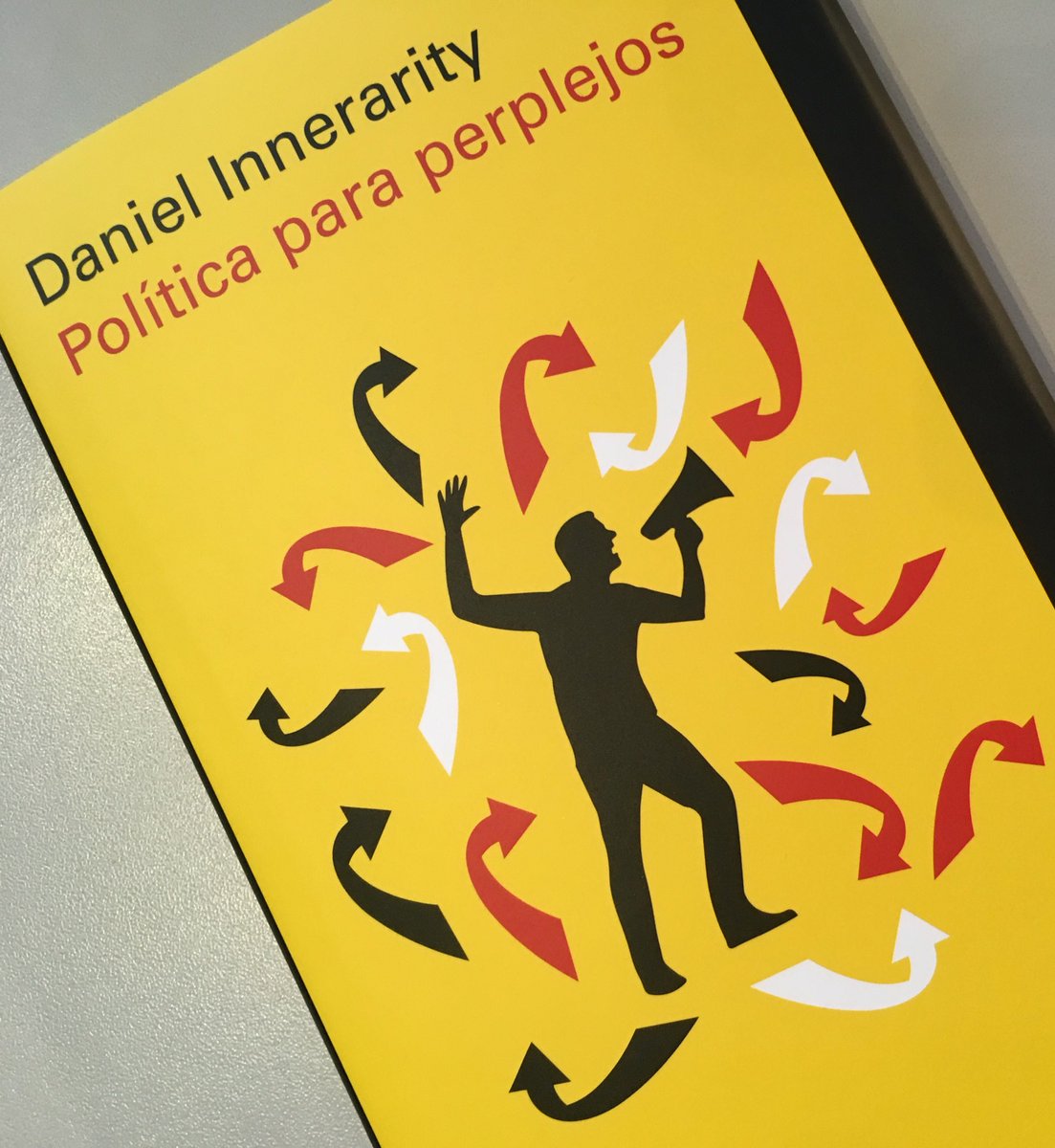 “Son reflexiones al hilo de los acontecimientos que vivimos y que nos han llevado de la indignación a la perplejidad”.
Ya en plena lectura del nuevo libro de <a href="/daniInnerarity/">Daniel Innerarity @daniel-innerarity.blsky.social</a>
