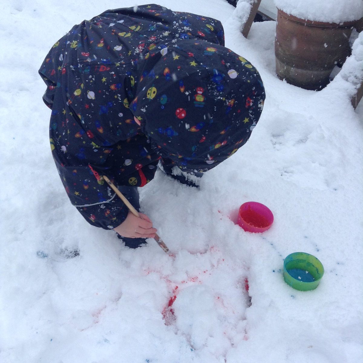 BearparkPrimary's tweet photo. Having fun whilst learning in the snow! https://t.co/fHamaakprp