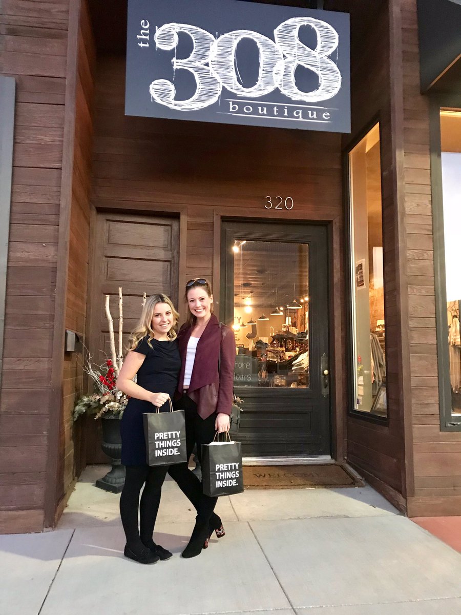 JessStevensonTV's tweet photo. Getting ready for @OmahaFashionWk with @LaurenKummerNTV  at #The308Boutique  👠 #PrettyThingsInside #308Style https://t.co/YhqieOT8Cm