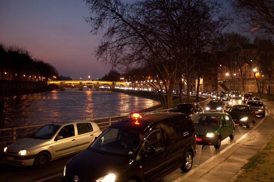 Paris's tweet image. Avant/après...

L'un est bon pour notre cadre de vie et notre santé, l'autre ne l'est pas. #SauvonsLesBerges 

👉 bit.ly/2F0QW7g