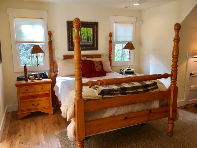 InTheHighlands's tweet photo. The Nest is ready! Great weekend getaway. Park your car, and walk to town, restaurants, shopping, library, churches, and hiking. https://t.co/VIWsR2tfrK #MountainGetaWay #VacationRental #HighlandsNC #HighlandsIsCalling #Walktotown #InTheMountains #Mountains #Cozy #YouStartHere https://t.co/pauv0QcDbx