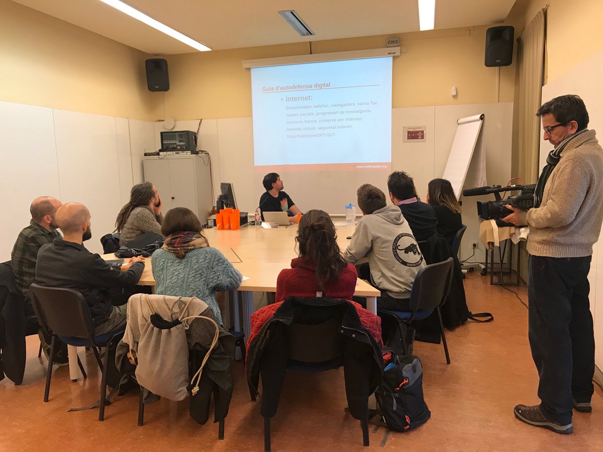 En Benet R. Camps, de <a href="/softcatala/">Softcatalà</a>, fa un taller pràctic sobre autodefensa digital al #MobileSocialCongress