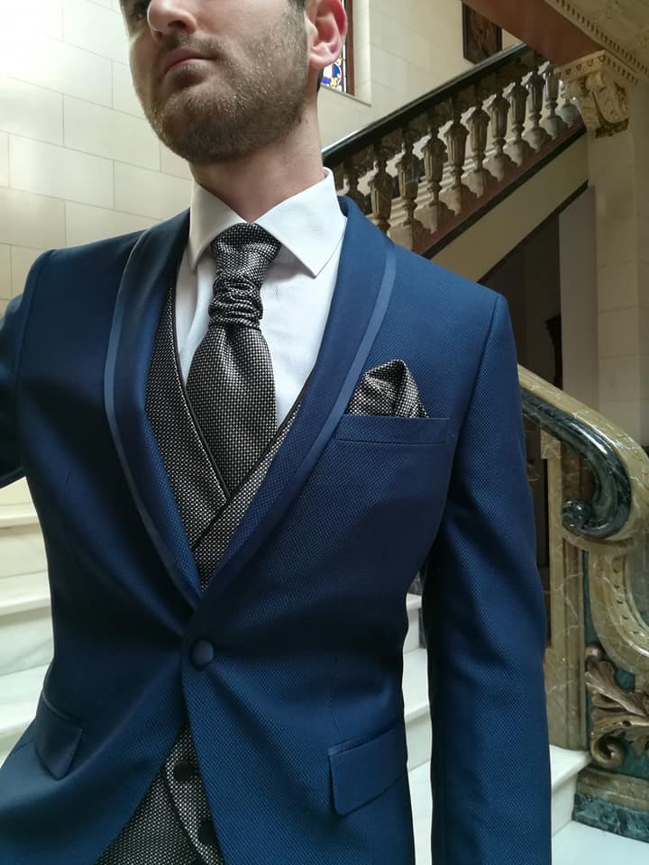 dakotadonbe's tweet photo. Seguimos anunciando que en Dakota Don Benito ya disponemos de TRAJES DE NOVIO 🎩🎩 Y ADEMAS CON PROMOCIÓN : EL TRAJE MÁS LA CAMISA Y LA CORBATA POR 259€ ....si te casas, ven a vernos.

#donbenito #trajesdenovio #calidad #comerciodonbenito #comerciodb #extremadura #badajoz #moda https://t.co/UPv1Tu9p97