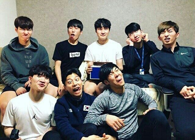 hdaeheon_990705's tweet photo. 쇼트트랙 선수들 외모몰아주기 게임 ㅋㅋㅋㅋㅋㅋ
대헌선수 표정은 찡그려도 귀여운데....? https://t.co/1kLdAHj4w6