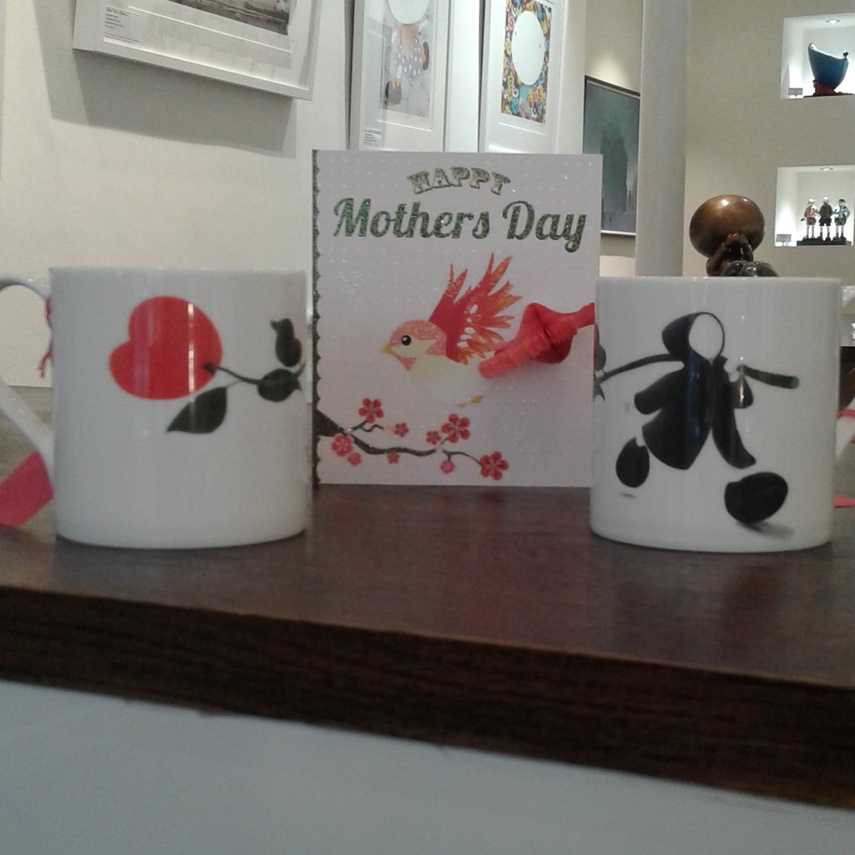 A #motherday gift for Mums with a #contemporaryflair! 🌼🌼🌼🌼🌼🌼🌼🌼
Our #mackenziethorpe mugs are designed to bring happiness with her morning brew. Hint. Hint! 😉😉😉😉😉😉😉
#arthausgallery #motherdaygift #love #instadaily #dufflecoat #warmglow #approciation