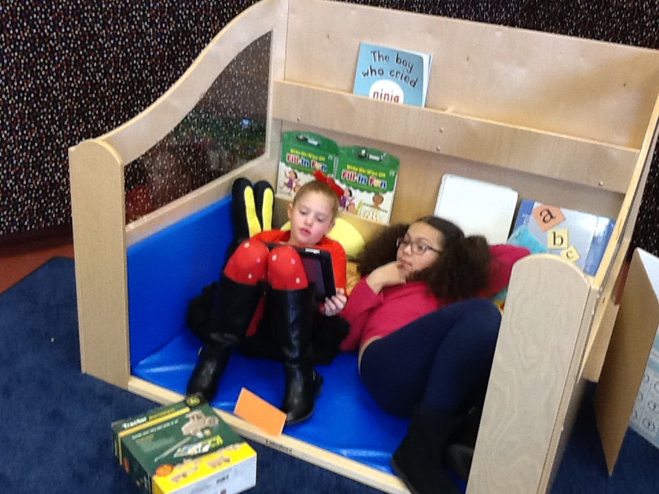 readingroom108's tweet photo. Enjoying a good book! #ReadAcrossAmerica #ReadAcrossAmericaWeek @MillstonePS https://t.co/3ckyPSlf0d