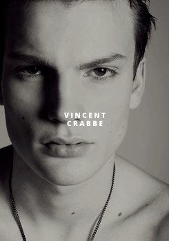 MundoMagico_Boo's tweet image. ✫  .   ˚  ✷ ∫ Ｂｕｓｃａｍｏｓ ａ :

— Vincent Crabbe.

˚ . ✶ Slytherin.

˚ . ✶ Sangre Pura.

¿ Rt ? #Bumbadaboo