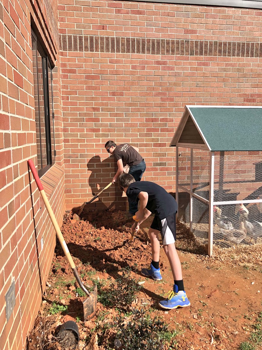 UwharrieRidgeAg's tweet photo. Working on a new student-led and designed bird and butterfly garden! ๐ผ๐ฆ๐ #studentleadprojects #projectbasedlearning https://t.co/lNdKEHcLpL