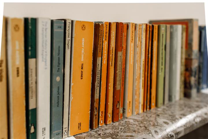 EGaskellsHouse's tweet photo. Our next ever popular second hand book sale is on 11 March from 11am-3pm. Come along and browse our wide selection of books in Elizabeth Gaskell's historic family home. We hold the sale every second Sunday of the month and all profits come to the House.
https://t.co/uDrDIHN4U4 https://t.co/SeTUanP3JU