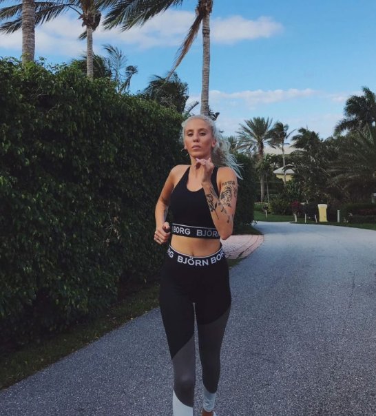 BjornBorgUK's tweet photo. It's #TreatYourselfTuesday so freshen up your workout kit by shopping Peg's #DearRival look now!  @PegParnevik #BjornBorg https://t.co/I960S9hTDE https://t.co/9lvcWIevtF