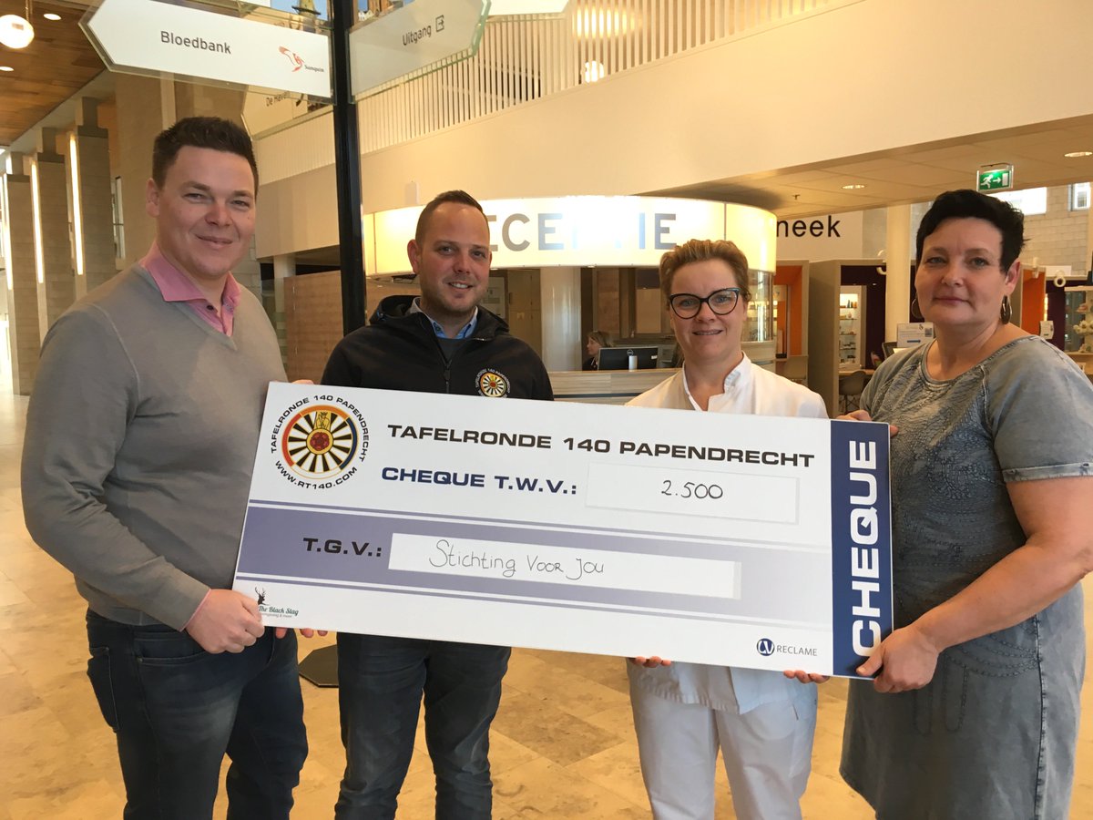 Stichting Voor Jou <a href="/Eenmooimoment/">Stichting Voor Jou</a> heeft 2.500 euro geschonken gekregen van Tafelronde 140 Alblasserwaard, voor ontspannende hand- en voetmassages bij patiënten tijdens de chemotherapie. Heel erg bedankt, gulle schenkers!