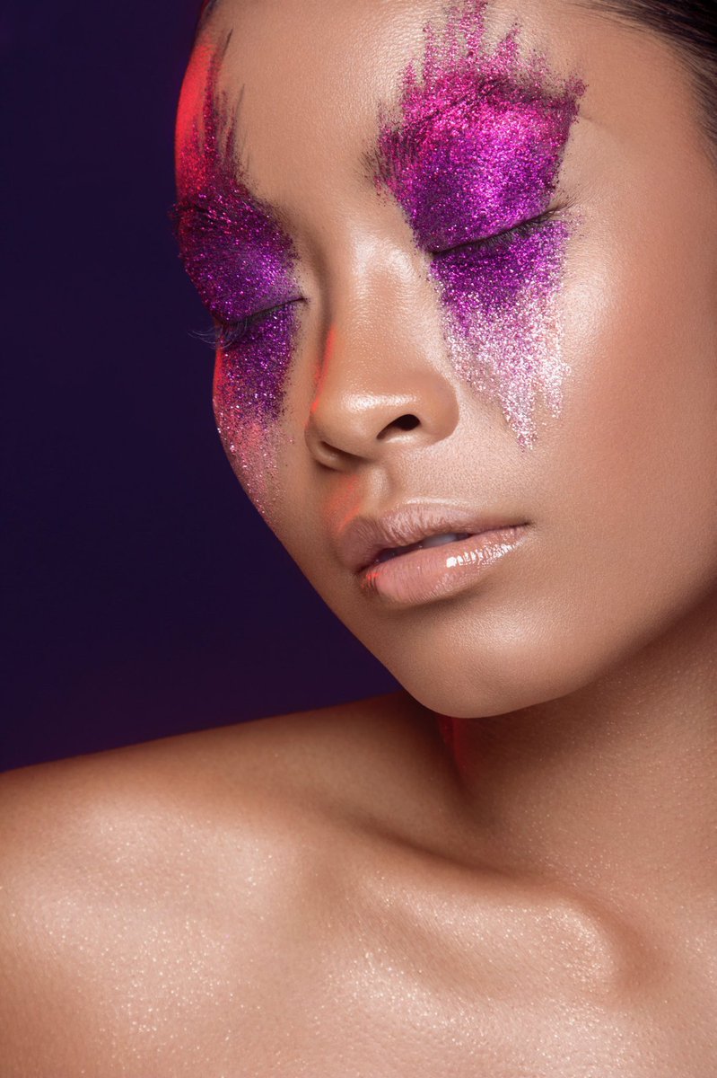 sk1nnyy_'s tweet photo. I am a Nigerian self taught makeup artist and content creator. I have been at it since I was 15 and can't wait to see what the industry holds for me in the future #WeAreNigerianCreatives https://t.co/qmw8q25Opl
