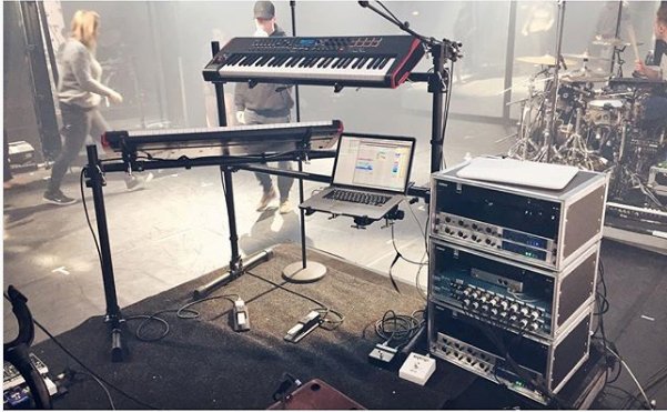 #WeekendWarrior <a href="/lschildermans/">Lode Schildermans</a> has one flashy live rig!  
 Can you spot which iConnectivity interface he's using? 
Share a pic of your setup, or just tell us what you're up to! #HowDouConnect Via Instagram >> bit.ly/2r15Ho3