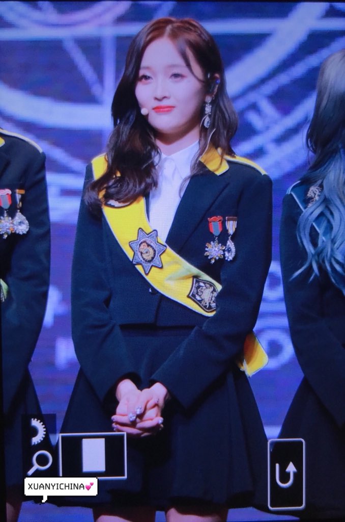 XUANYICHINA_'s tweet photo. 180227 쇼케이스 프리뷰 preview
#선의 #WJSN #XUANYI
💗 @WJSN_Cosmic https://t.co/5cGwTQYoUC