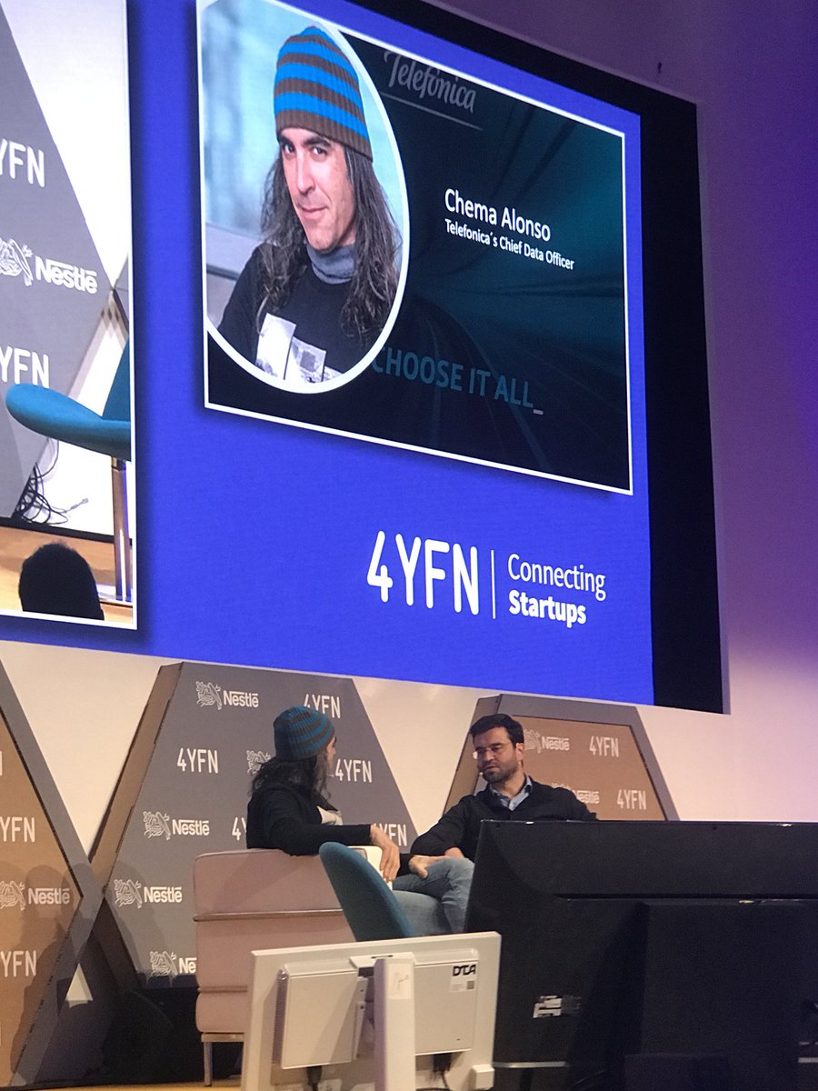 Telefonica's tweet photo. The story tells that the first time @linmvp and @chemaalonso met, Chema was asking for permission to organize a rock concert on Telefónica's rooftop. Yes. Rocking from the beginning! 🤘😂 #TelefonicaMWC #MWC #4YFN18 https://t.co/R3scwoIlIk