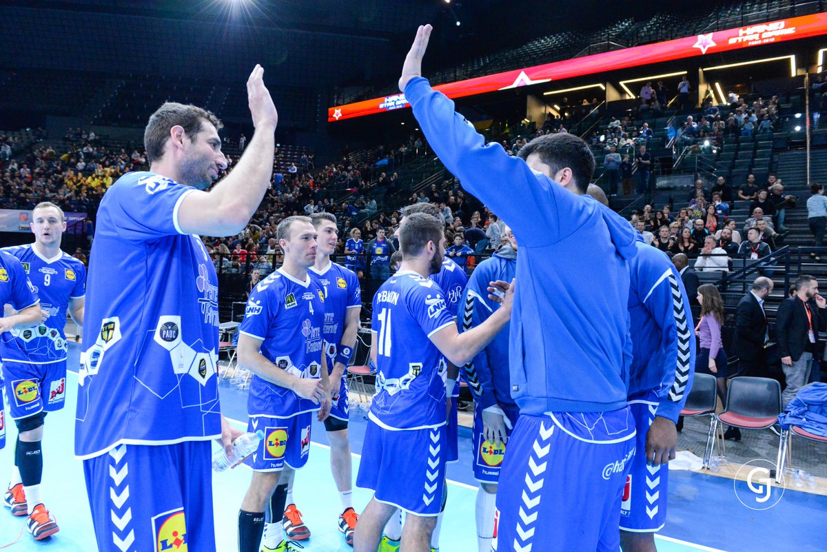 Demain à 20h45 : <a href="/HBCNantes/">HBCNantes</a> vs <a href="/SRVHB/">Saint-Raphaël Var Handball</a> . 
Lève la main si tu vas gagner ! 
Nicolas Tournat : ✋
@rafi34000l : ✋
