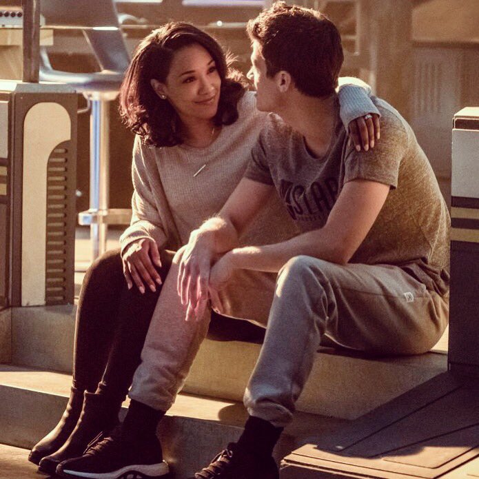 candicepatton's tweet photo. Flash is new tonight! 💫 #barryandiris https://t.co/HTPvjfq7ki