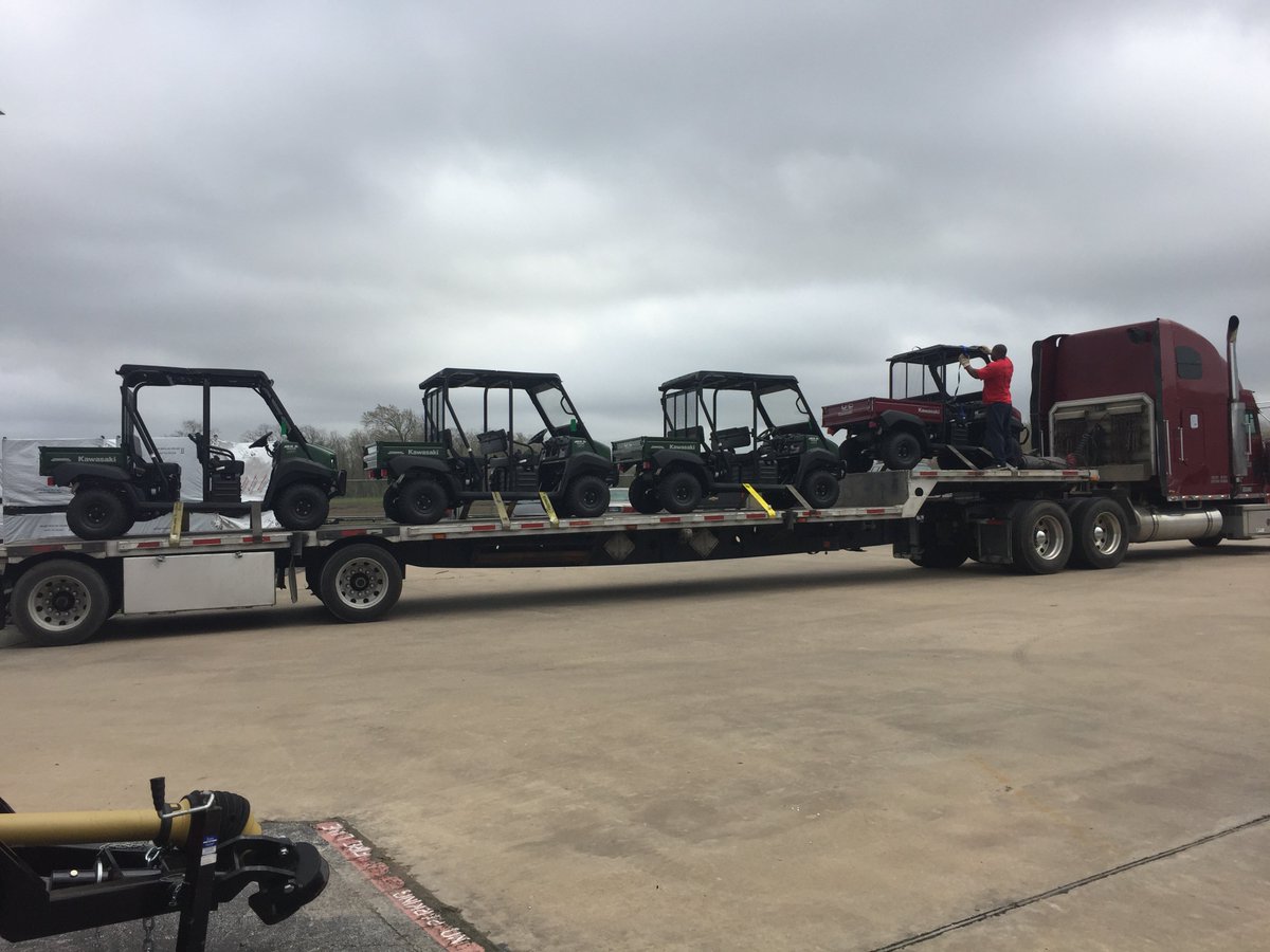 UVCPOWERSPORTS's tweet photo. HUGE fleet order leaving today! Safe travels, guys! π£οΈπ₯ #TeamUVC #mulesonmulesonmules #traileredandready #letthegoodtimesroll @KawasakiUSA https://t.co/r2UyDgZ6RV