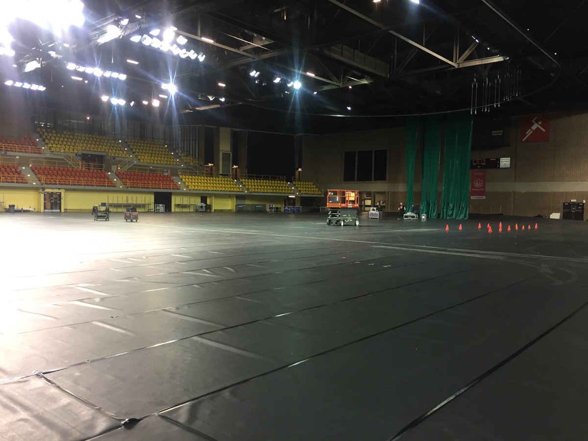 FIRST_Qc's tweet photo. La compétition #FIRST s'installe au complexe sportif Claude Robillard de #Montreal ! 

J-2 avant le début du #festivalderobotique @FIRSTweets 
https://t.co/bKunlsMTTx https://t.co/A2oUkuRY0u