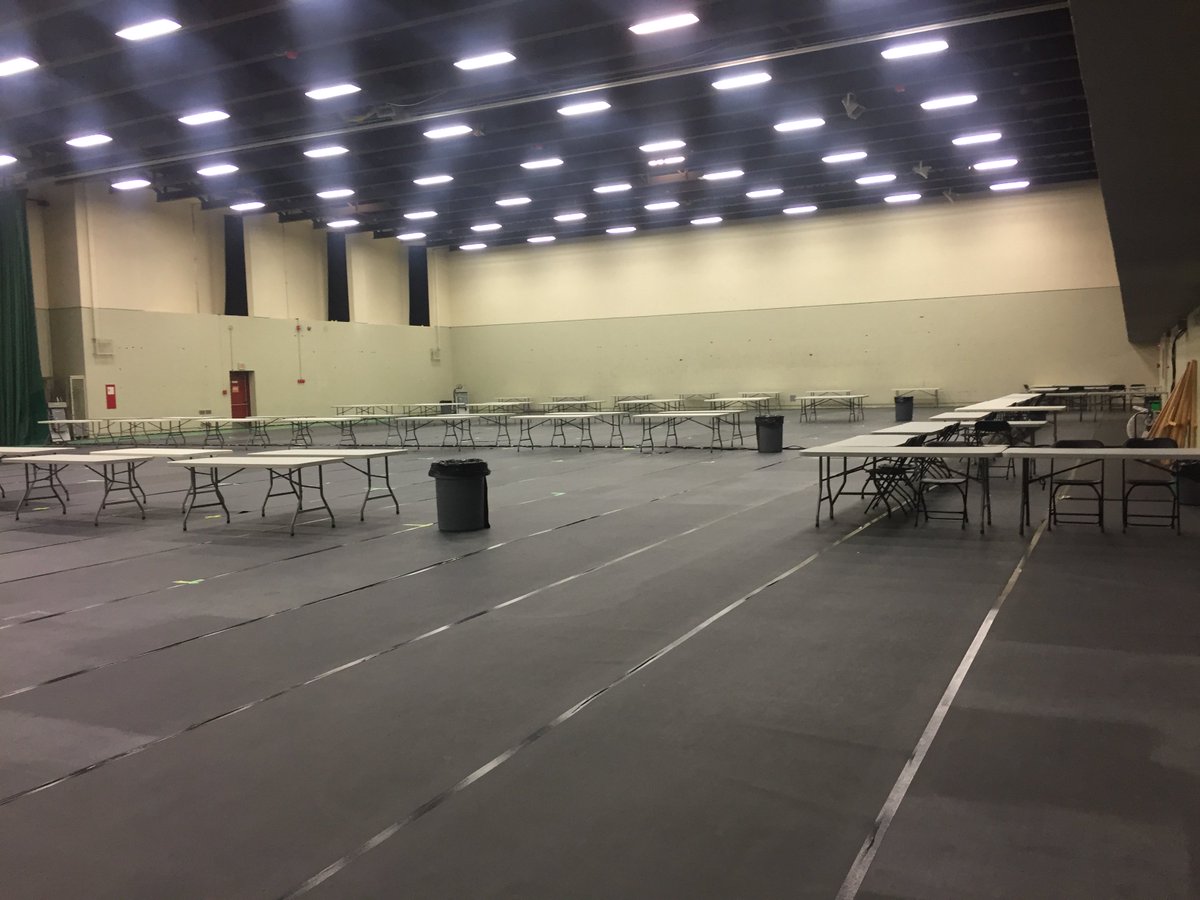 FIRST_Qc's tweet photo. La compétition #FIRST s'installe au complexe sportif Claude Robillard de #Montreal ! 

J-2 avant le début du #festivalderobotique @FIRSTweets 
https://t.co/bKunlsMTTx https://t.co/A2oUkuRY0u
