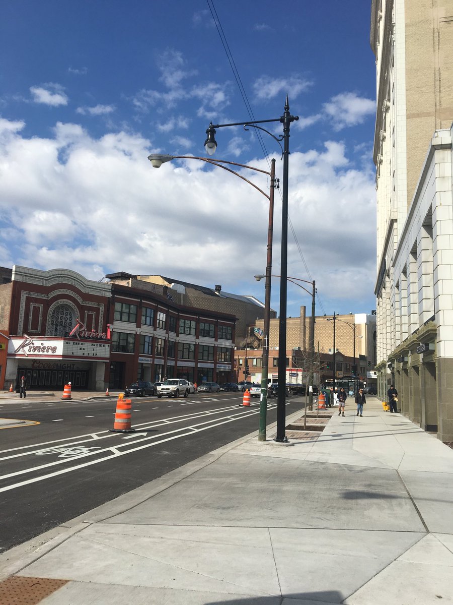 JamesCappleman's tweet photo. The $6M Broadway streetscaping project comes with the installation of “smart lighting” that notifies the City when a bulb isn’t working. Once installed, the old lighting will be taken down. Next will be the installation of a 17’ diameter sculpture in the plaza. https://t.co/egJ0gK8lJW