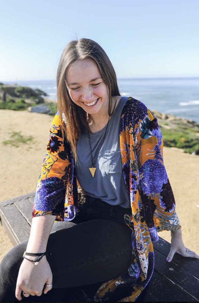 MalloryElick's tweet image. okay my sister is cute #graduationtime 🎓