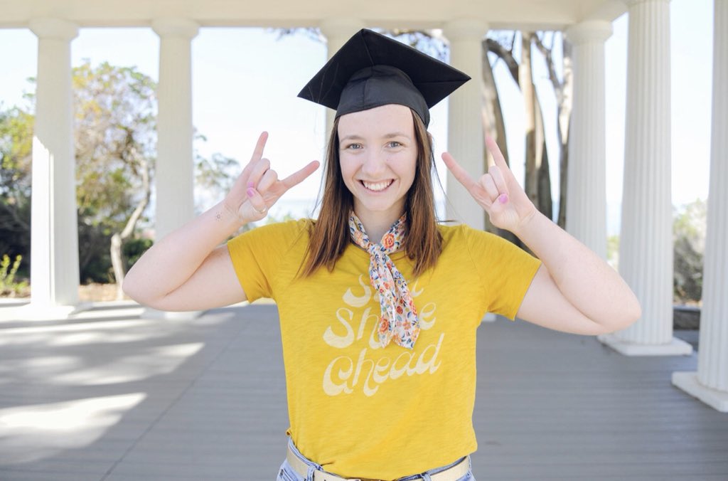 MalloryElick's tweet image. okay my sister is cute #graduationtime 🎓