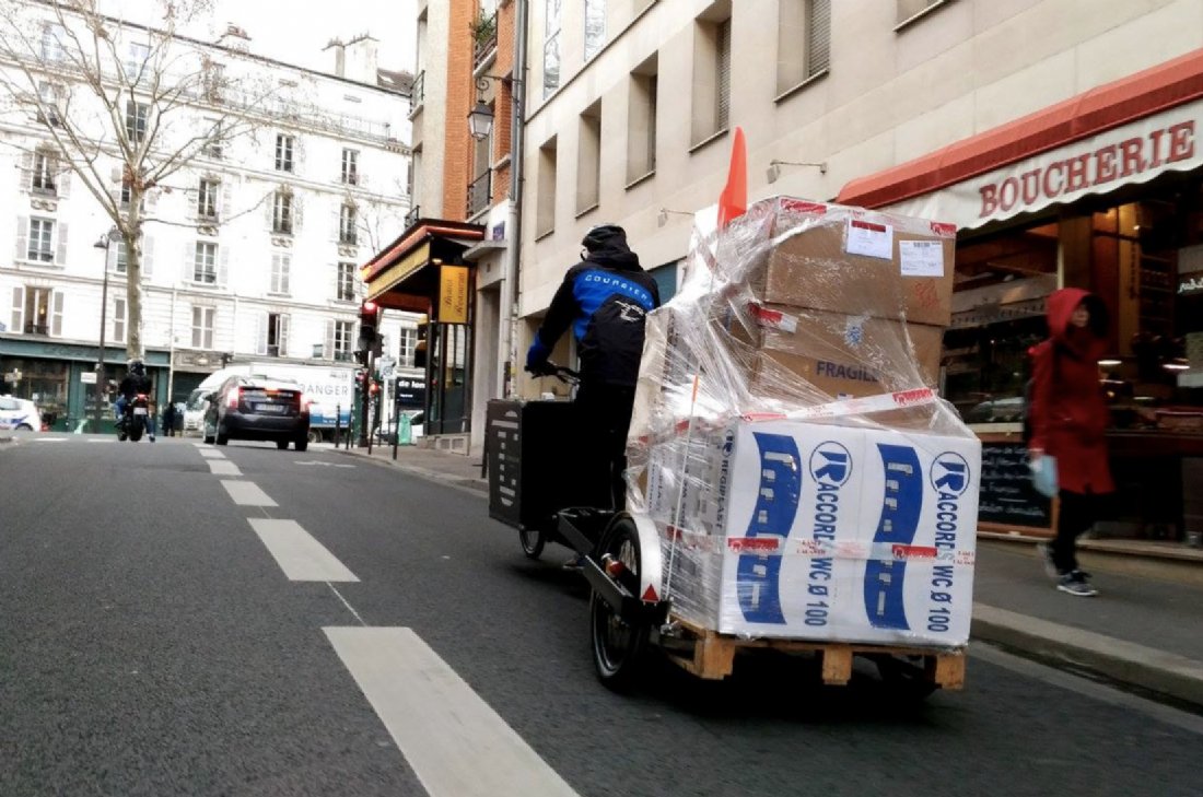 coursier_fr's tweet photo. [Diaporama] 10 innovations phares de la Semaine Internationale du Transport et de la Logistique @SITLevents  
Pas de spoil mais on est en page 3 avec @FlexiModal et son bicylift qui est une innovation phare de la #logistique urbaine https://t.co/d3mT18sgQ7 #livraison #dernierKM https://t.co/LOrANK5nLq