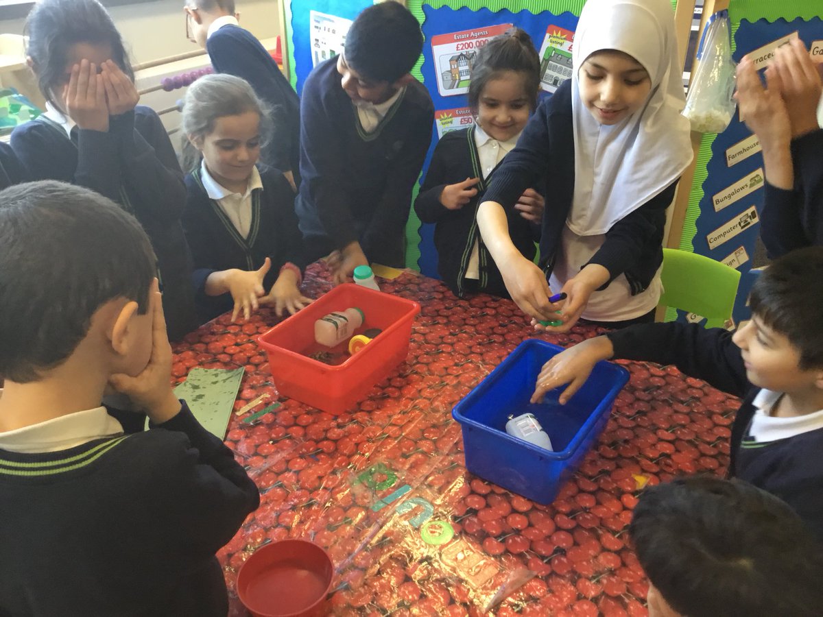 Floating and Sinking #Scienceclub <a href="/s_mogradia/">Mrs_Mogradia 🌟</a> <a href="/sulayman_isa/">Sulayman</a> <a href="/OliveTreeBolton/">Olive Tree Primary</a> <a href="/AfifaPatel3/">Afifa Patel</a>