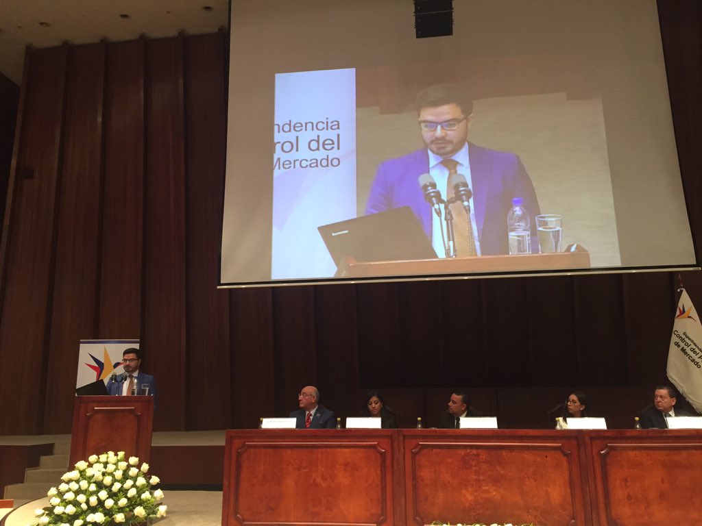 Competencia_Ec's tweet photo. Fabián Pozo, representante de Coral Hipermercados, habla sobre los beneficios de la normativa del sector supermercados. #HitosSCPM .@ComunicacionEc https://t.co/LNM5Wge1TH