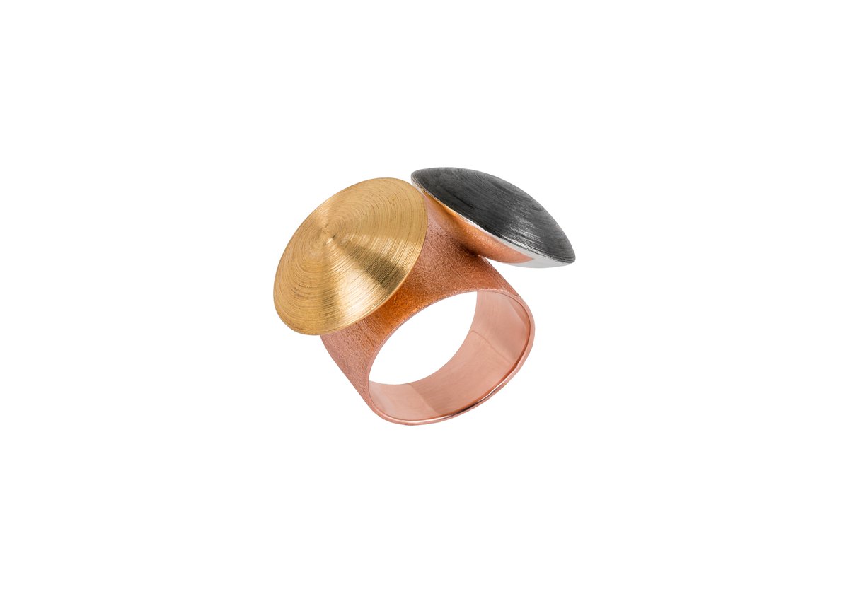 MMUTT_DESIGN's tweet photo. https://t.co/fDpduFGMC0

Meet Leia ring! ❤️
::
Conheça o anel Leia! ❤️

#mmutt #joalharia #jewelry #jewellery #jewelrydesign #jewelrydesigner #design #jewelrylovers #jewelryoftheday #fashion #jewels #jewel #leia #ring #silver https://t.co/18i38nHJV9