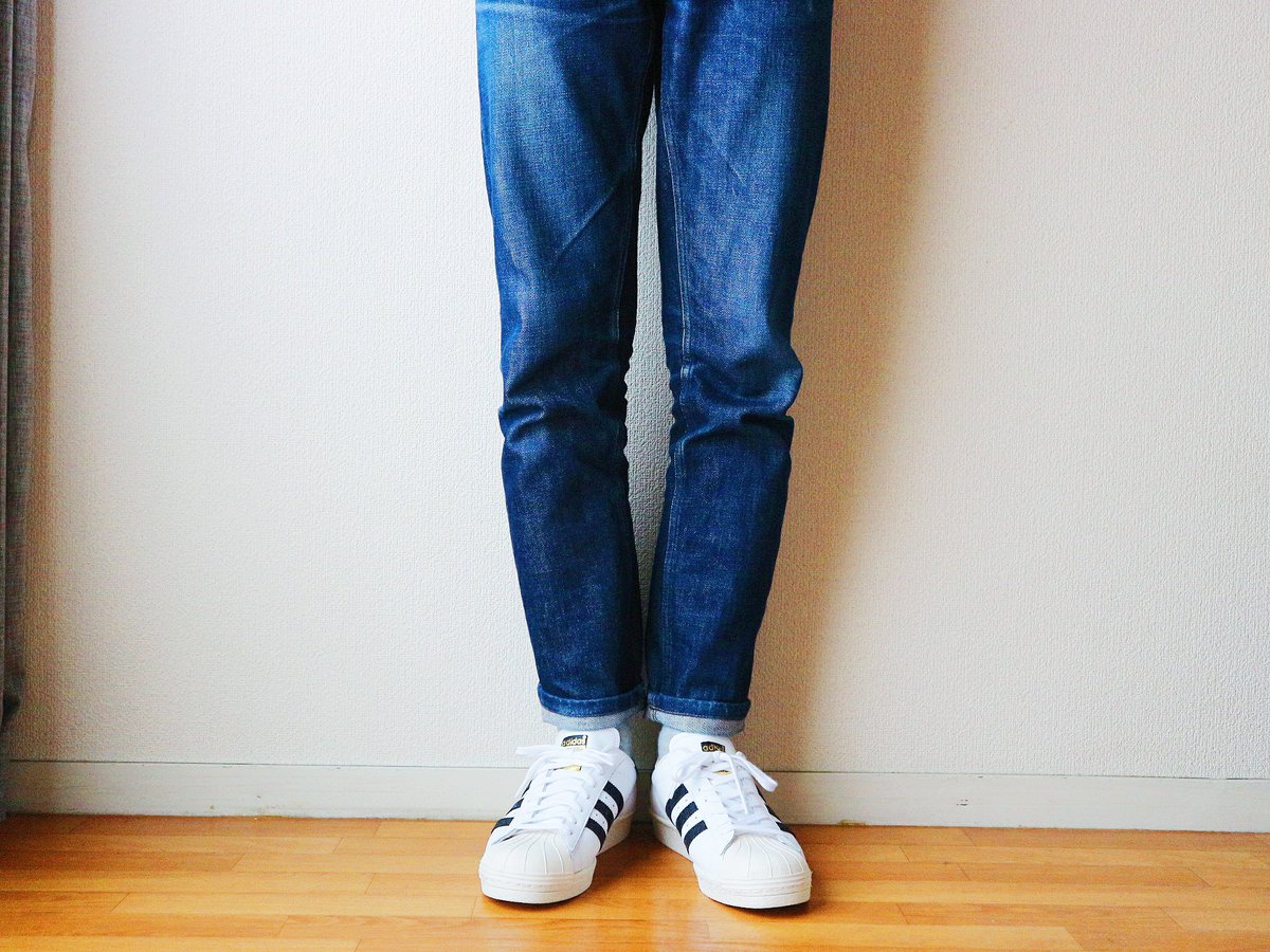 iwata09_com's tweet photo. 今日もInstagramで #petitstandard を眺めているのですが、この1本が格好良すぎて。
着用歴は、洗濯回数はどれくらいなんだろう。
ヴィンテージ顔負けの迫力…!
ぼくの相棒(写真2枚目)も、ここまで持っていくぞ。 https://t.co/nqEmYqVeXy