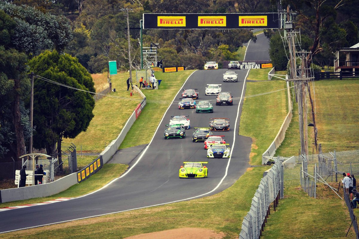 Sunday morning traffic jam on the streets of Bathurst. It only happens once a year... 

#Bathurst12H #RHC #RHC2018