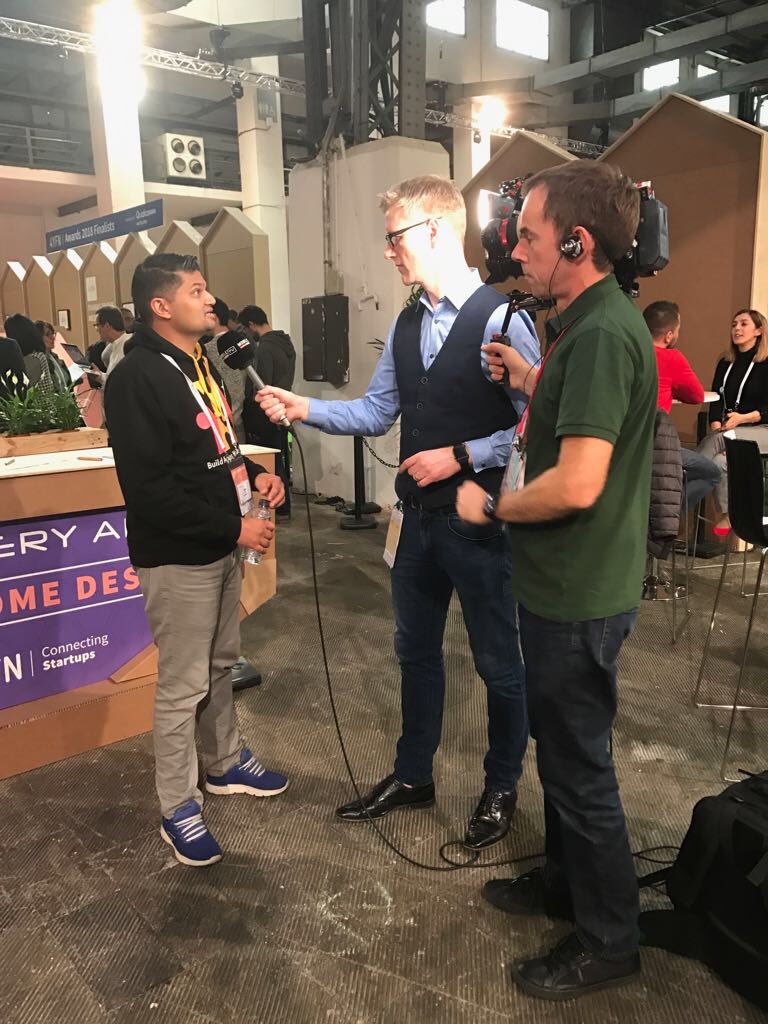 Sparkster_Me's tweet photo. Sparkster’s CEO being interviewed at #4YFN #4YFN18 #MWC18 come see us at G2.6 #4YFNinvestors #startups #CEO #iot #4YFN #innovation https://t.co/RChMV0KbdJ