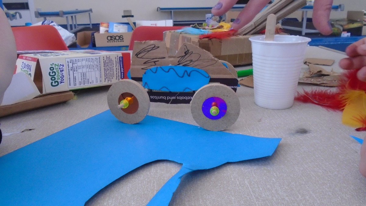 WfieldPrimary's tweet photo. Thank you to all the adults who came to 1LJ's Inspire this morning. The children had a fantastic time and created some amazing vehicles! #WfieldINSPIRE #creativeweggies https://t.co/rd1dRfsGM6
