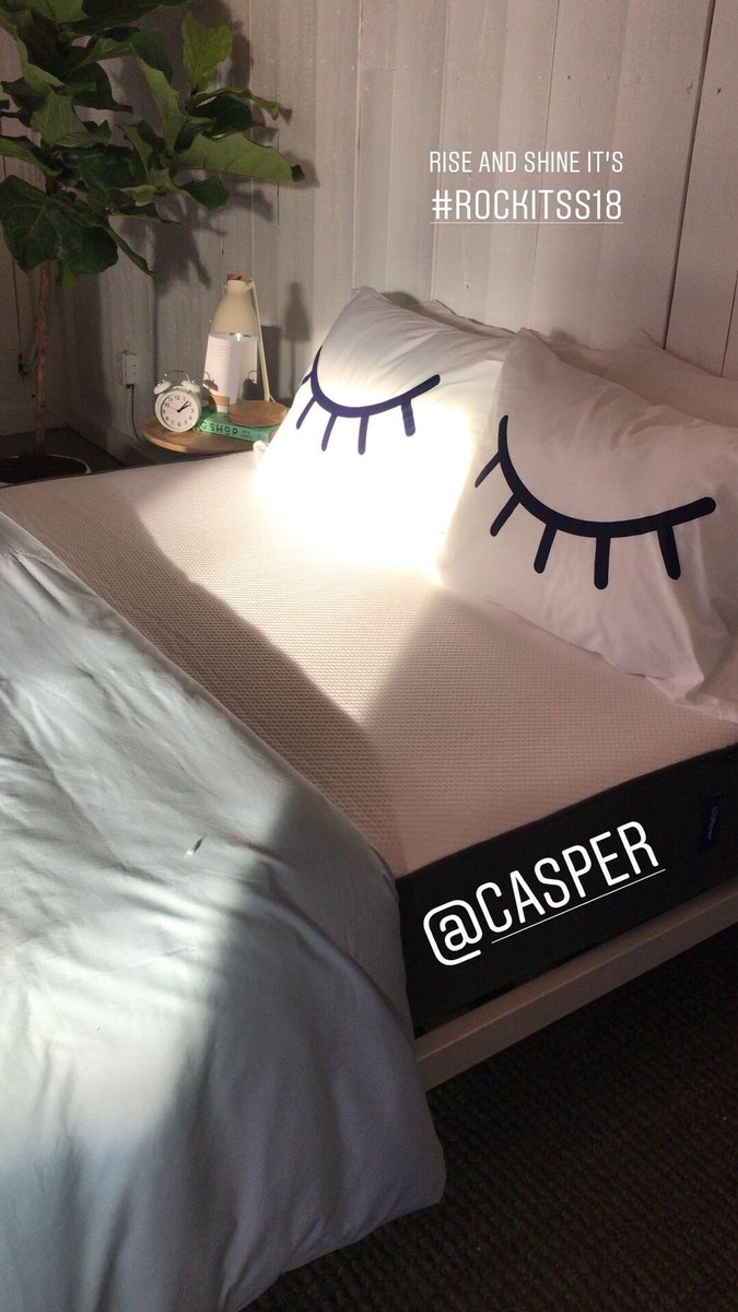 cherislish's tweet photo. Feeling the spring vibes at #rockitSS18  - casual sunshine snooze with @Casper https://t.co/1oU6HKetH8