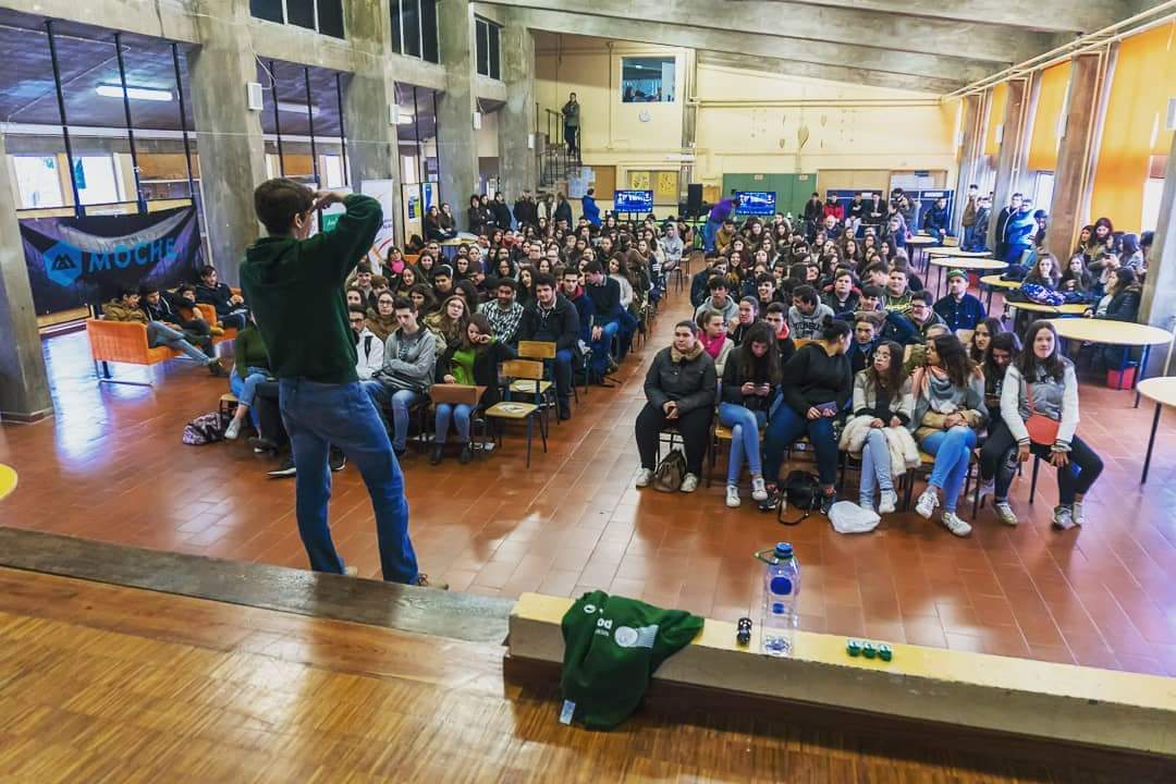 Projeto_80's tweet photo. Projeto_80 e Aventura do Rafa-Garrafa hoje em Torre de Moncorvo.
#Projeto_80 #OcupaoTeuLugarnaHistoria #RoadShowP80 #GPA #MocheDáTudobyProjeto80 #Moncorvo https://t.co/UqeVCbIogs