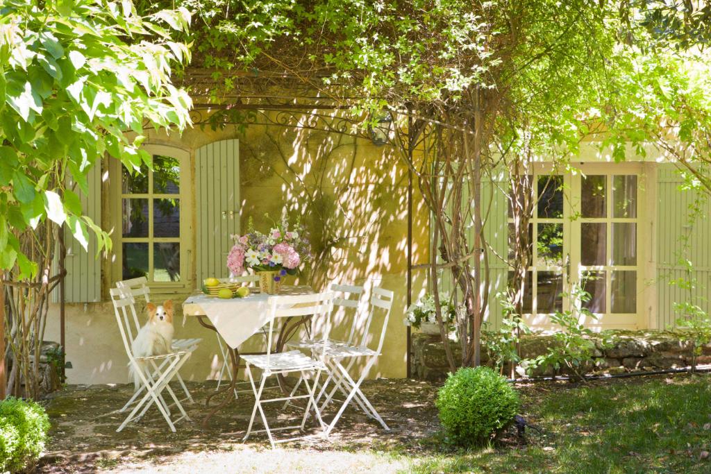 traditionalhome's tweet photo. Fall in love with these romantic spaces > https://t.co/ci7H1kG5A7 https://t.co/Lrqzjk1deu