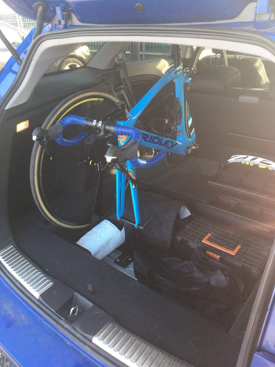 ellie_park16's tweet photo. #blog10 First race of 2018 https://t.co/rDEQrQZxFF https://t.co/73DG3NhV2p