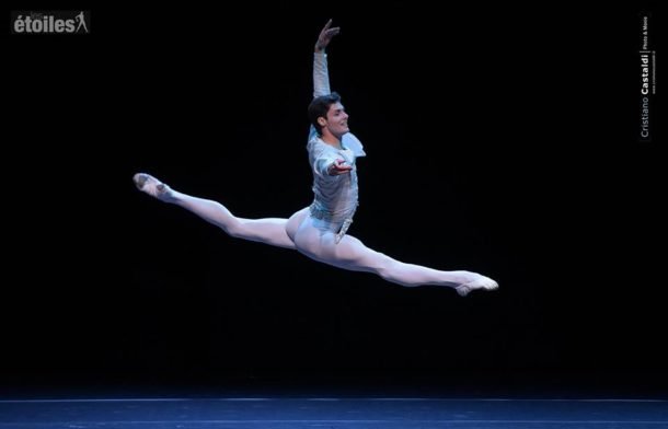 Danzaeffebi's tweet photo. Grande successo a #Roma per Les Étoiles, gala internazionale di #danza a cura di @DanieleCipriani. Recensione @LulaAbicca su https://t.co/UDKNGuRBdv https://t.co/PolmIV4UiM