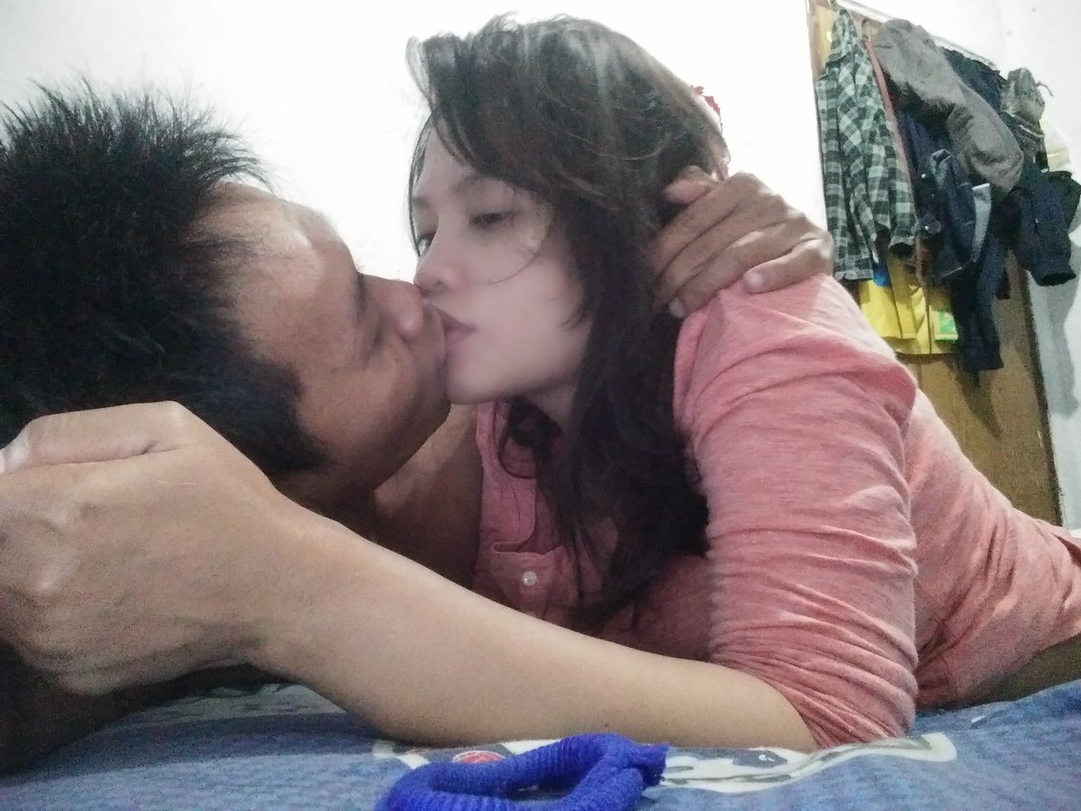 SenjaMahesa's tweet photo. Ayo dong sayang.... 
Lagi hamil muda jangan manja ah buat puasin aku. https://t.co/GXZyHfkq42