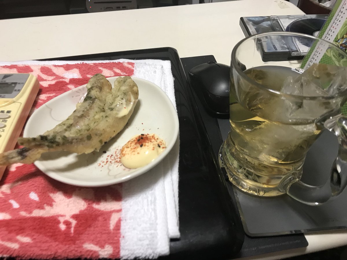 unkzinsei's tweet photo. ハイボール&amp;小さな魚 https://t.co/1qIn6gRkrm
